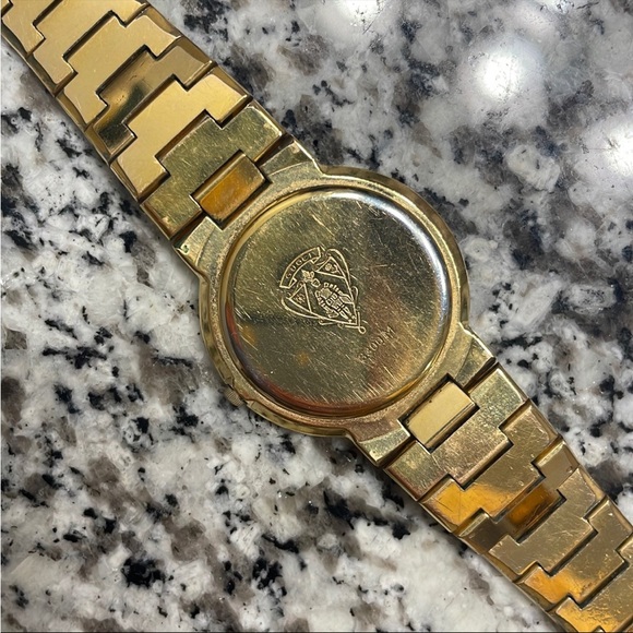 Gucci Vintage 3300 Watch - Picture 3 of 3